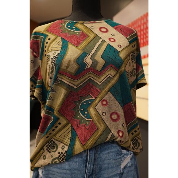80s Style Pattern Crop top - Picture 5 of 5